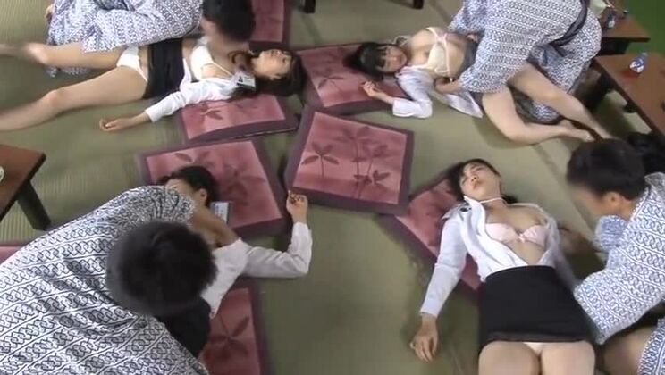 Honey Japanese female in bukkake porn video