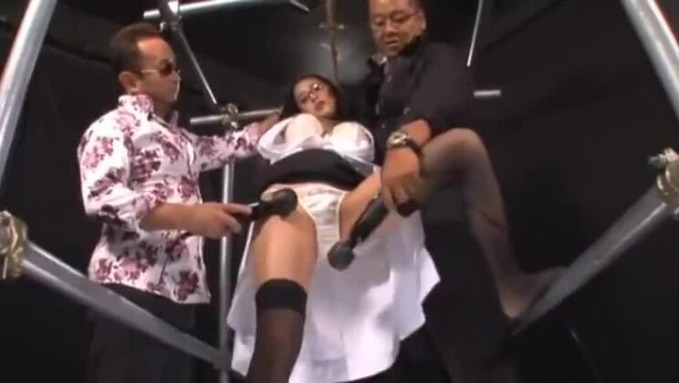 Sexy Japanese whore in gang bang