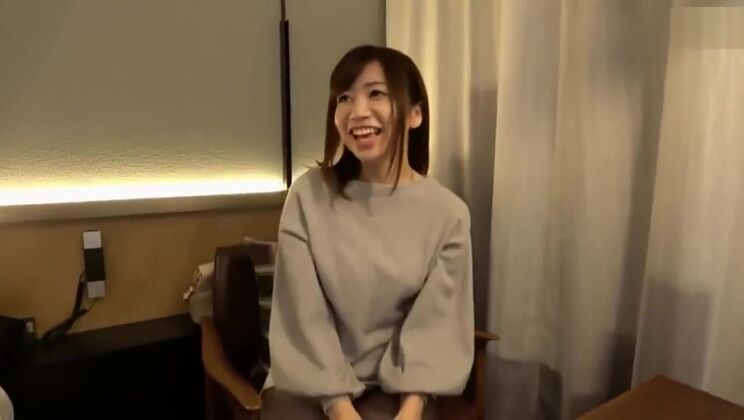 Enticing buxomy Japanese harlot