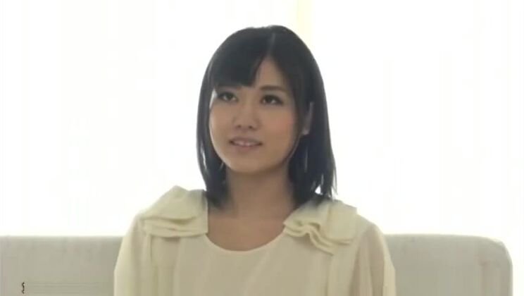 Tempting Japanese hussy