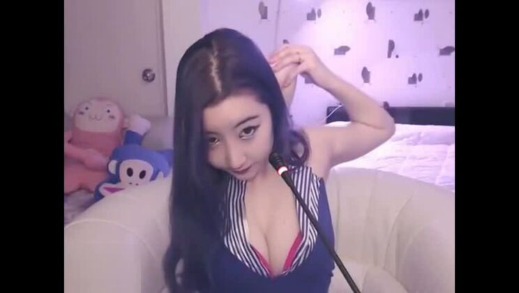 Asian beauty sensual teasing in pantyhose