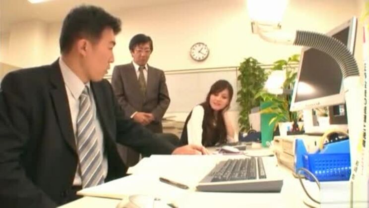 Hot Ameri Ichinose performs extreme double blowjob