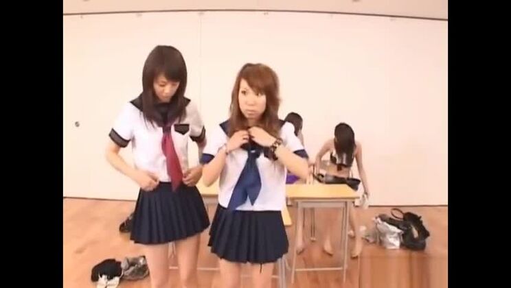 Randy pussies toying