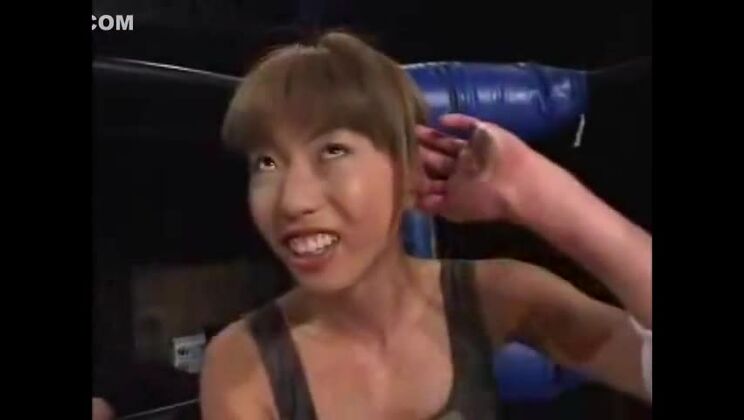 Pelea entre 2 japonesas Real fight between 2 japanese girls