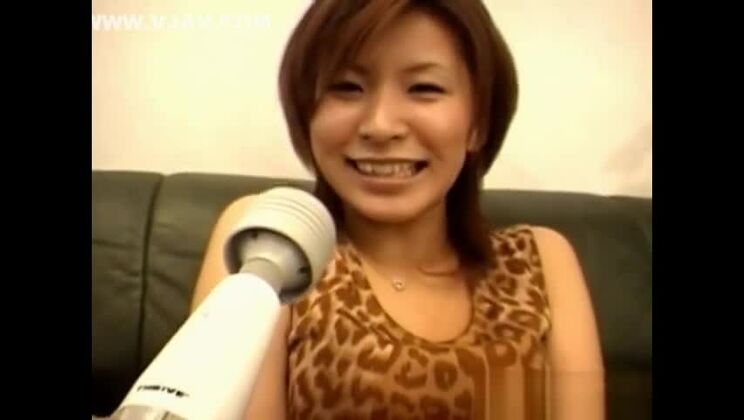 Asian seductress gets horny twat vibrated