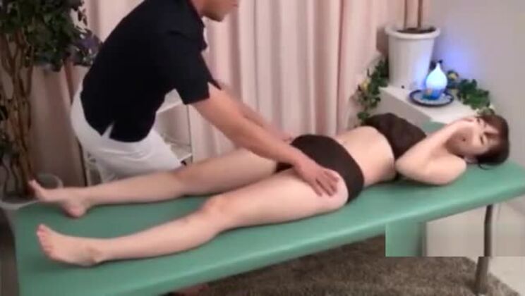 Asian Japanese Babe With Hairy Bush Is Getting Waxed